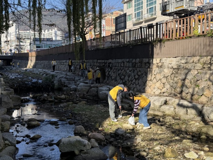 3ce6e2f6ce2706fda3fd659a98fb82a7_1764903