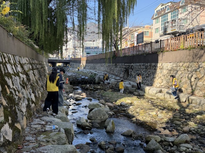 3ce6e2f6ce2706fda3fd659a98fb82a7_1764903