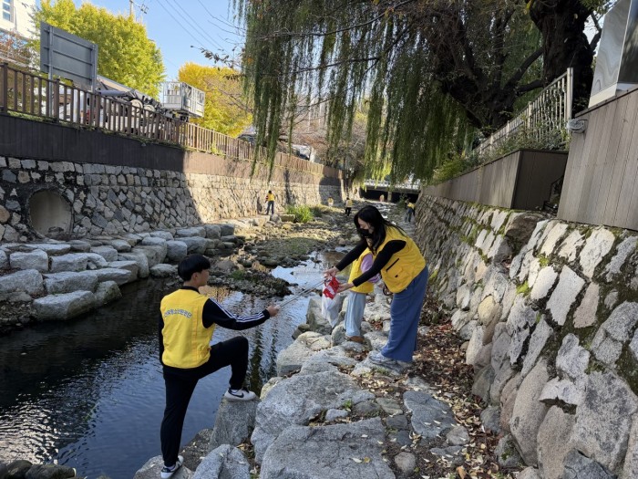 3ce6e2f6ce2706fda3fd659a98fb82a7_1764903